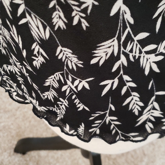 Liz Claiborne Black & White Top - Picture 5 of 10